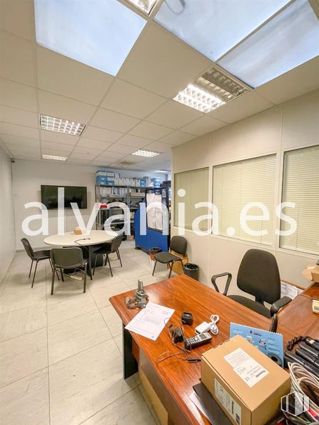 Industrial for sale at Zona San José de Valderas, Leganés, Madrid, 28918 with chair, table, shipping box, box, lighting, light fixture, kitchen & dining room table, table top, furniture and interior design around