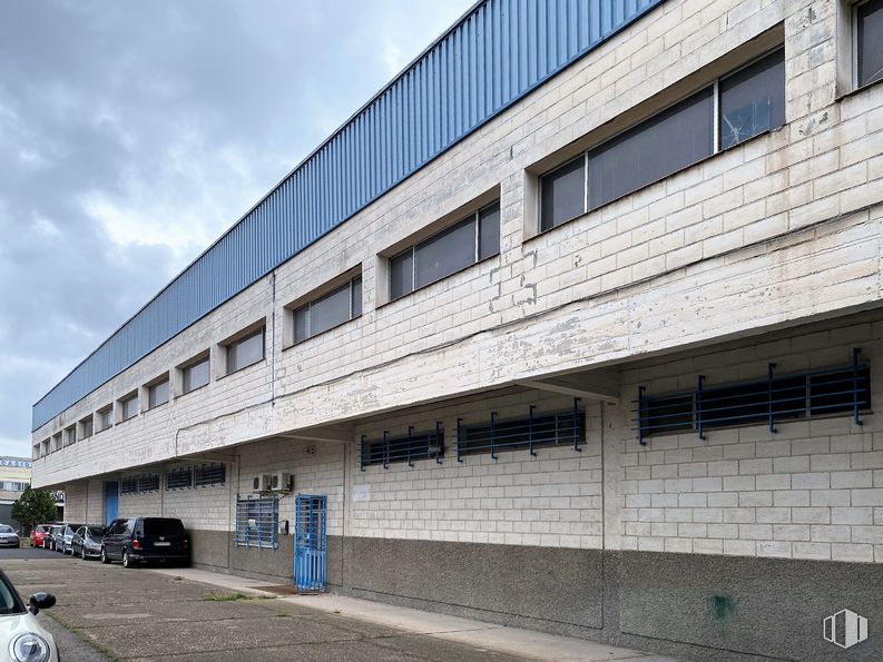 Nave en venta en Zona industrial, Torrejón de Ardoz, Madrid, 28850 con ventana, luz de estacionamiento, nube, cielo, edificio, coche, vehículo, zona residencial, diseño urbano y fachada alrededor