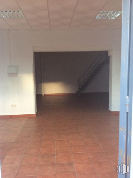 Industrial for rent at Calle Ventalama, Toledo, 45007 with fixture, wood, flooring, floor, hall, tile flooring, wall, composite material, ceiling and building around