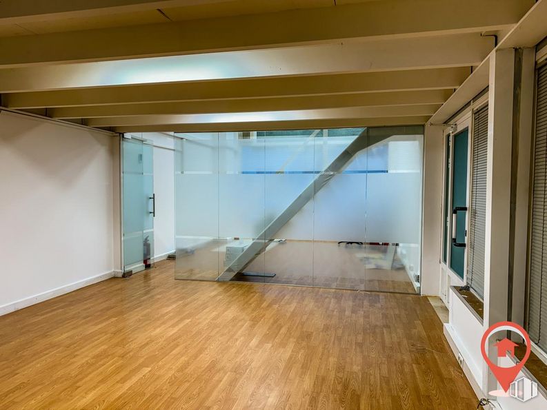 Local en alquiler en Avenida Castilla La Mancha, Cuenca, 16003 con ventana, accesorio, edificio, madera, hall, sombra, interiorismo, suelos, suelo y tinte para madera alrededor