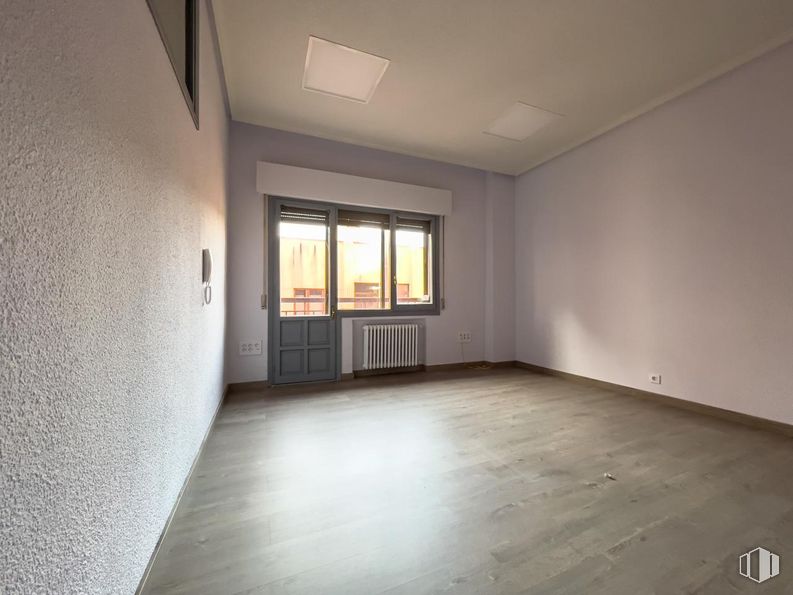 Oficina en alquiler y venta en Plaza Claudio Sánchez Albornoz, Ávila, 05001 con alumbrado, ventana, propiedad, edificio, madera, pasillo, accesorio, interiorismo, casa y piso alrededor