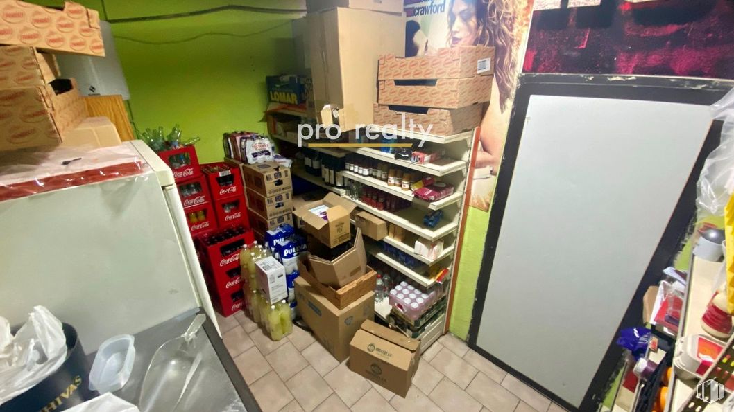 Local en venta en Zona Monte Rozas, Las Rozas de Madrid, Madrid, 28230 con productos envasados, espejo, producto, estante, interiorismo, estantería, venta al por menor, publicación, edificio y gafas alrededor