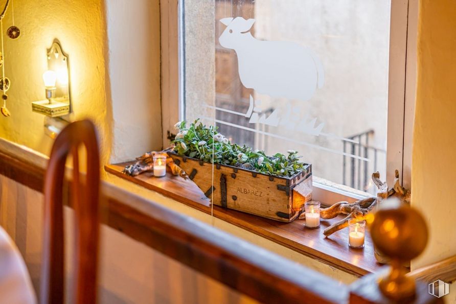 Retail for sale at Plaza Mayor, Pedraza, Segovia, 40172 with lighting, plant, window, picture frame, houseplant, wood, orange, building, interior design and kitchen around