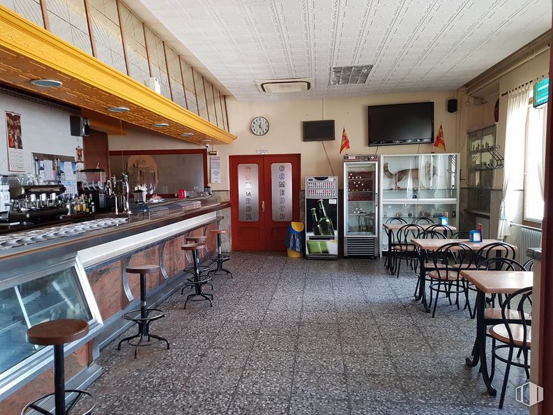 Retail for sale at Calle Real, 236, Corral de Almaguer, Toledo, 45880 with chair, stool, table, property, furniture, picture frame, lighting, interior design, shelf and floor around