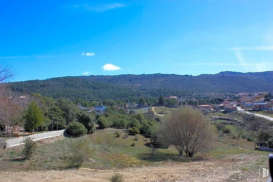 Land for sale at Calle Concepción, Robledo de Chavela, Madrid, 28294 with sky, cloud, plant, ecoregion, mountain, azure, tree, natural landscape, highland and land lot around