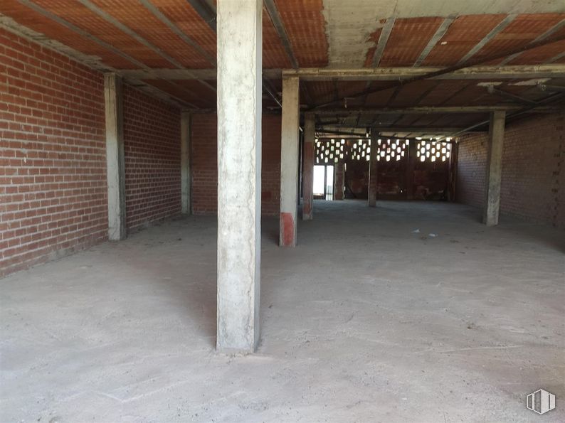 Local en venta en Zona Centro, Quintanar de la Orden, Toledo, 45800 con madera, edificio, hall, suelo, suelos, material de construcción, material compuesto, techo, albañilería y ladrillo alrededor