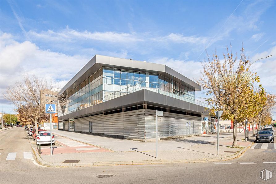 Local en alquiler en Edificio Leguario, Avenida del Leguario, 49, Parla, Madrid, 28980 con edificio, nube, cielo, rueda, árbol, diseño urbano, asfalto, casa, superficie de la carretera y fachada alrededor