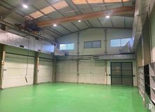 Nave en alquiler en Zona industrial, Torrejón de Ardoz, Madrid, 28850 con ventana, puerta, suelos, techo, suelo, hall, metal, material de construcción, diseño y haz alrededor