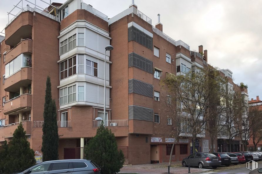 Local en alquiler en Zona del Juncal, Torrejón de Ardoz, Madrid, 28850 con coche, ventana, edificio, luz de estacionamiento, cielo, vehículo, rueda, neumático, nube y diseño urbano alrededor