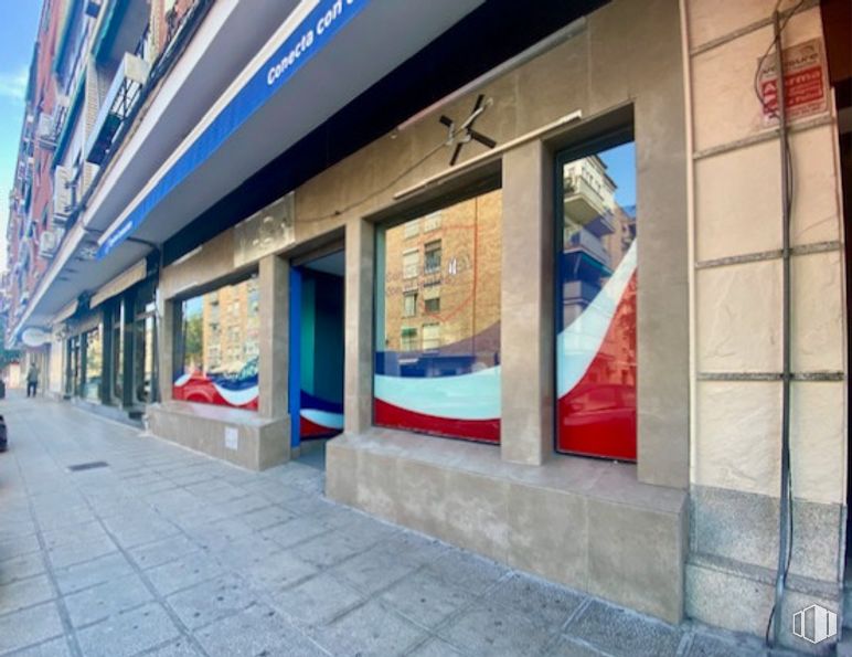 Retail for rent at Calle Colombia, Toledo, 45004 with property, facade, building, door, city, retail, sidewalk, commercial building, house and mixed-use around