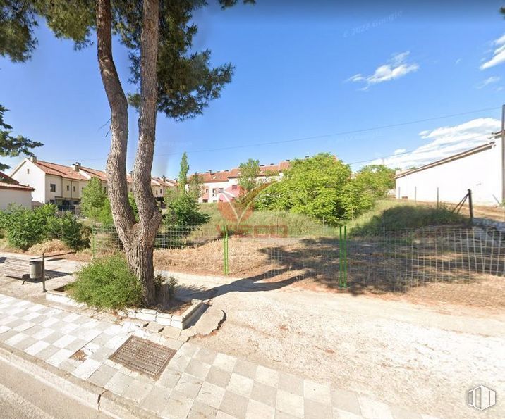 Land for sale at Casco Urbano, Chillarón de Cuenca, Cuenca, 16190 with house, plant, sky, cloud, tree, window, road surface, land lot, building and urban design around