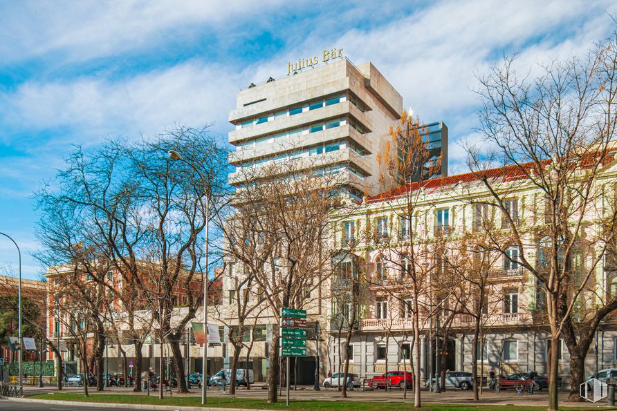 Oficina en alquiler en Paseo Castellana, 7, Chamberí, Madrid, 28046 con edificio, nube, cielo, planta, árbol, ventana, bloque de torre, diseño urbano, condominio y barrio alrededor