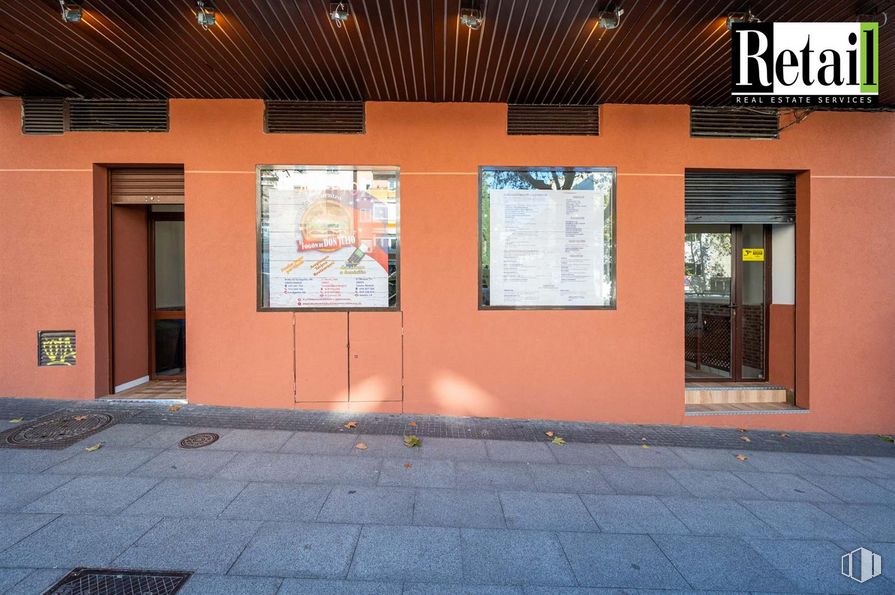 Retail for sale & for rent at Calle Alcalá, Ciudad Lineal, Madrid, 28027 with orange, architecture, wood, font, wall, flooring, real estate, gas, facade and tints and shades around