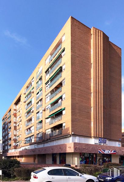 Local en venta en Avenida Padre Piquer, La Latina, Madrid, 28024 con edificio, ventana, propiedad, cielo, rectángulo, diseño urbano, bloque de pisos, condominio, madera y línea alrededor