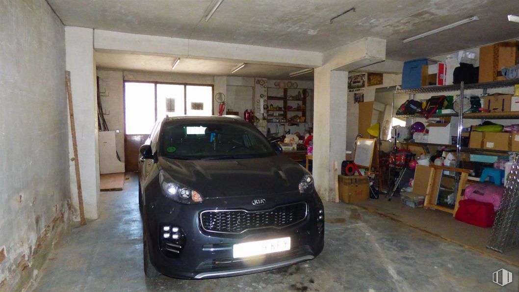 Local en venta en Centro, Alcobendas, Madrid, 28100 con coche, matrícula, vehículo, rueda, capó, neumático, rejilla, neumático de automoción, iluminación del automóvil y estante alrededor