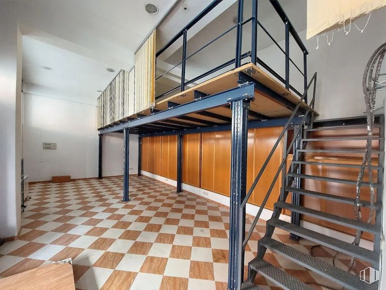 Retail for sale at Calle Reina de África, Puente de Vallecas, Madrid, 28018 with property, stairs, wood, building, hall, interior design, fixture, floor, flooring and tile flooring around