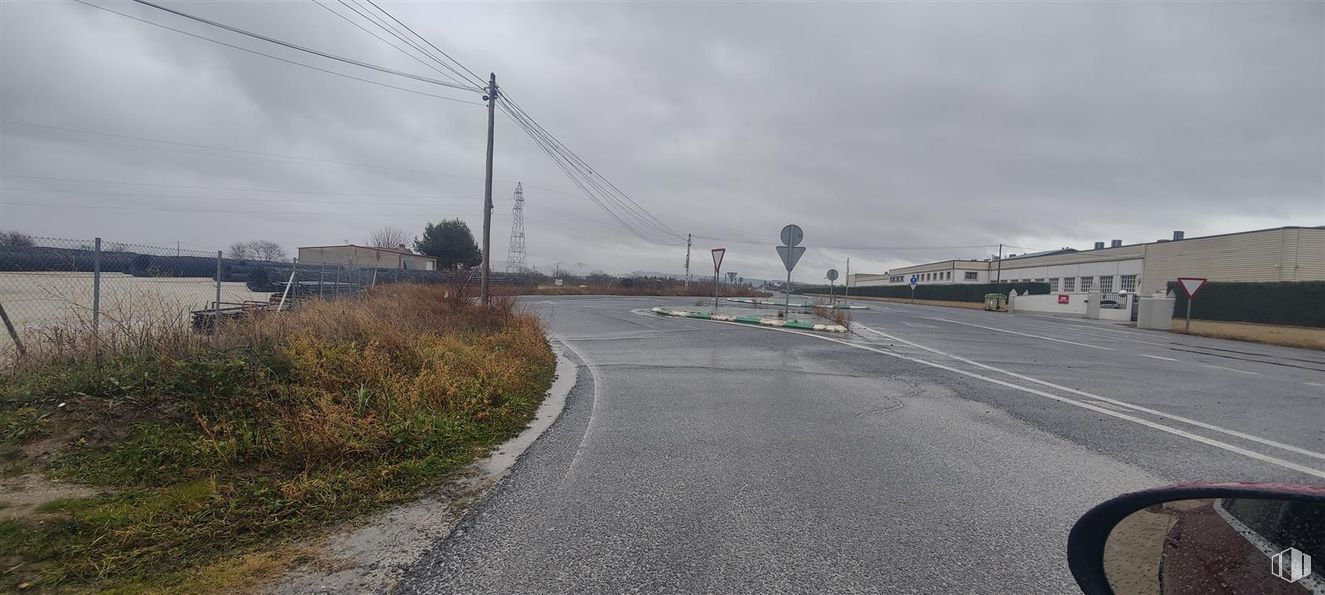 Land for sale at Carretera Toledo-Mora, s/n, Mascaraque, Toledo, 45430 with sky, road surface, road, asphalt, public space, lane, thoroughfare, street, street light and tar around