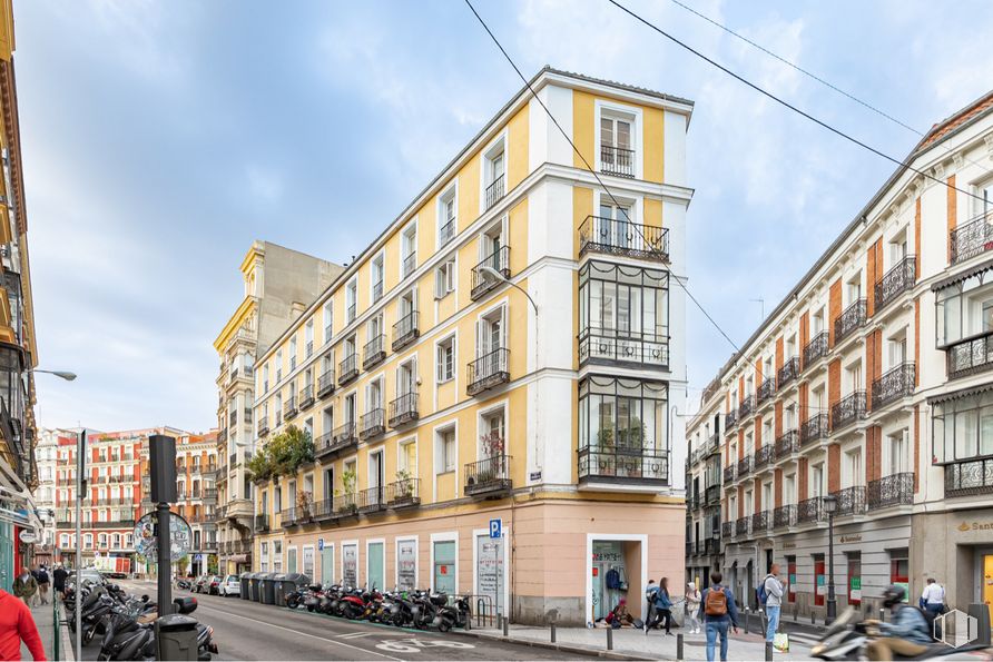 Oficina en alquiler en Calle Barquillo, 44, Centro, Madrid, 28004 con edificio, nube, cielo, propiedad, ventana, rueda, diseño urbano, vehículo, neumático y barrio alrededor