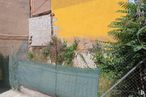 Land for sale at Callejón Alcolea, 7, San Lorenzo de El Escorial, Madrid, 28200 with road surface, brick, mesh, plant, fence, building material, rectangle, wire fencing, composite material and tints and shades around