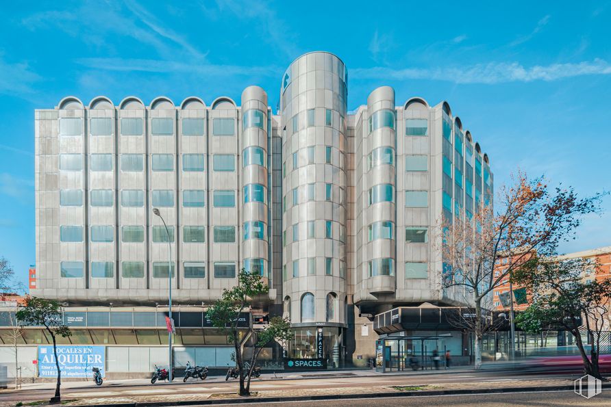 Local en alquiler en Calle María de Molina, 41-43, Chamartín, Madrid, 28006 con edificio, cielo, nube, árbol, luz de la calle, diseño urbano, bloque de torre, condominio, casa y fachada alrededor