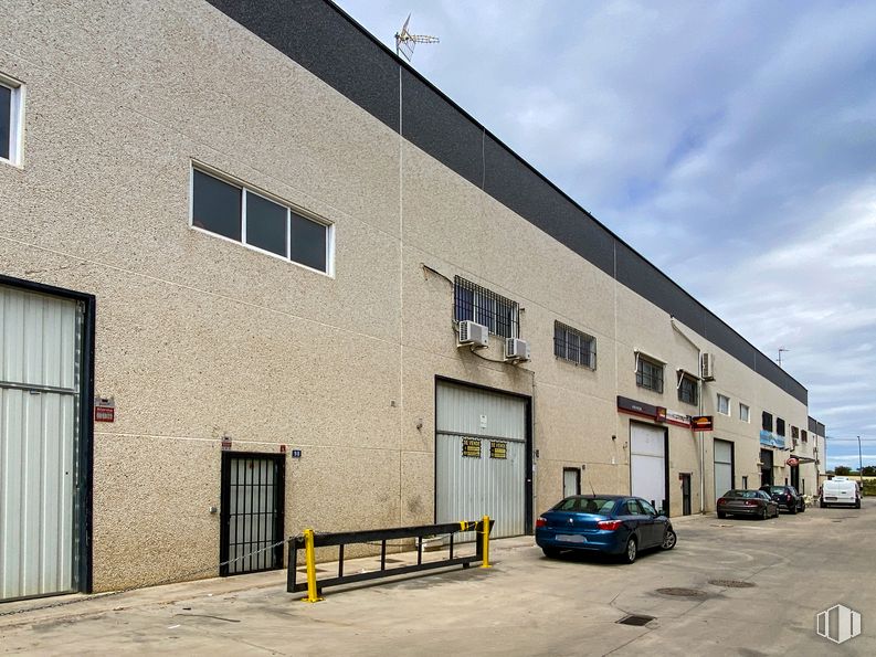 Nave en venta en Calle Moreras, 1, Ciempozuelos, Madrid, 28350 con coche, ventana, edificio, puerta, cielo, nube, rueda, neumático, luz de estacionamiento automotriz y vehículo alrededor