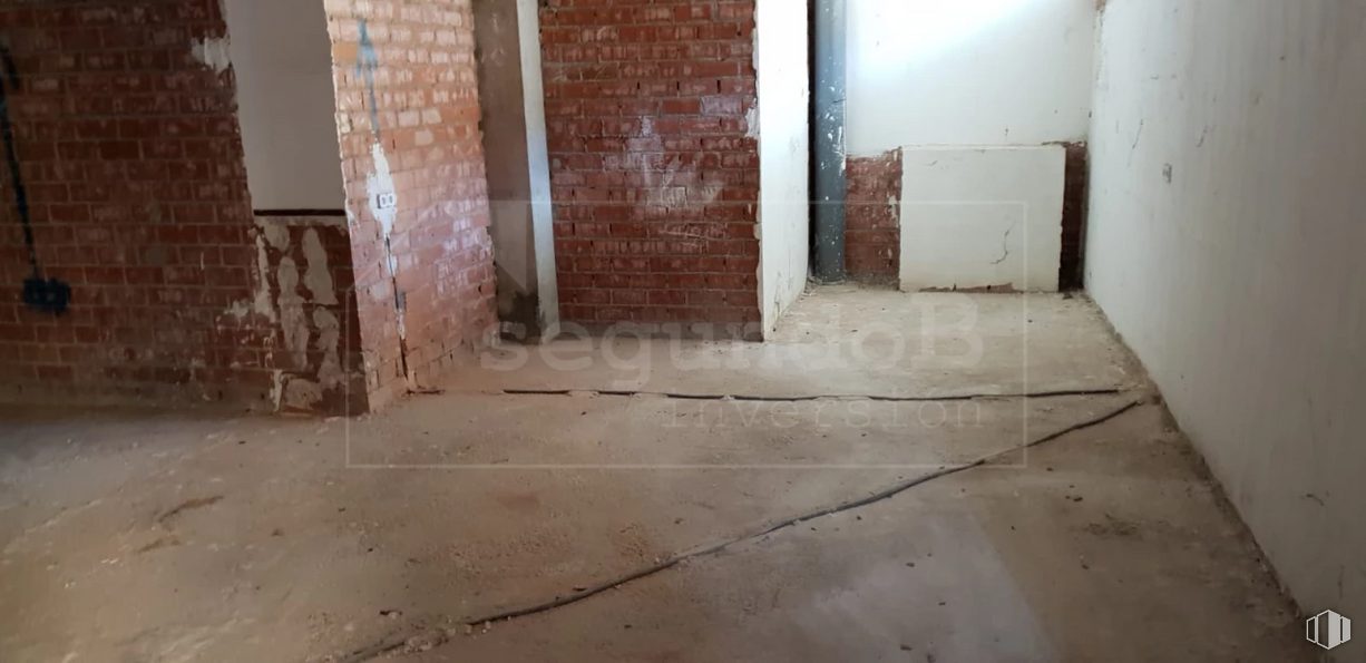 Local en venta en Zona Centro, Quintanar de la Orden, Toledo, 45800 con madera, suelo, suelos, material de construcción, material compuesto, casa, gas, madera dura, hormigón y accesorio alrededor