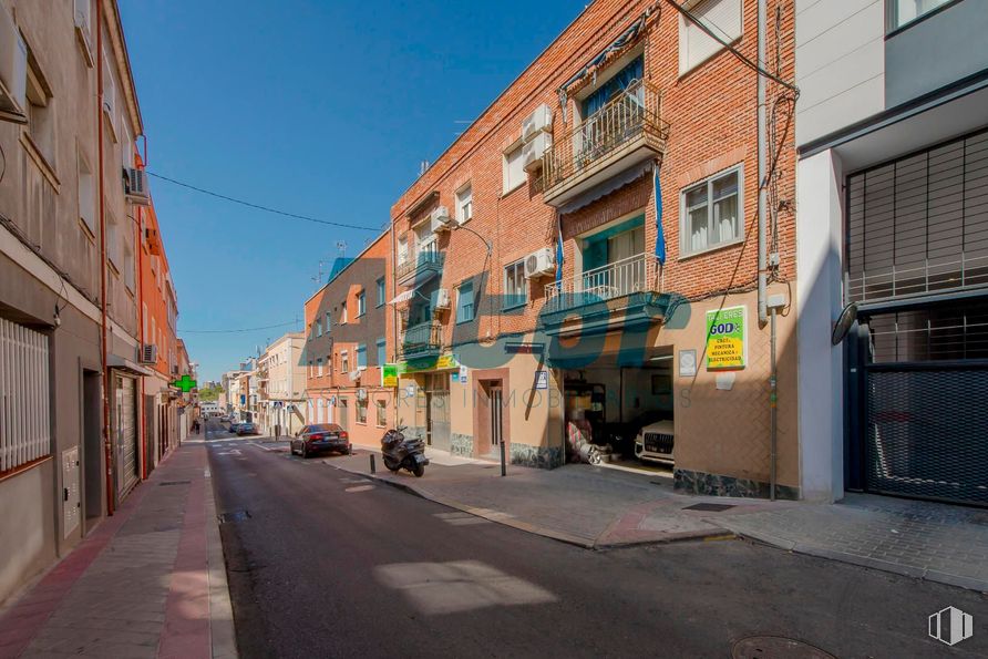 Local en venta en Calle Matilde Landa, Tetuán, Madrid, 28029 con ventana, edificio, cielo, coche, superficie de la carretera, diseño urbano, barrio, zona residencial, neumático y asfalto alrededor