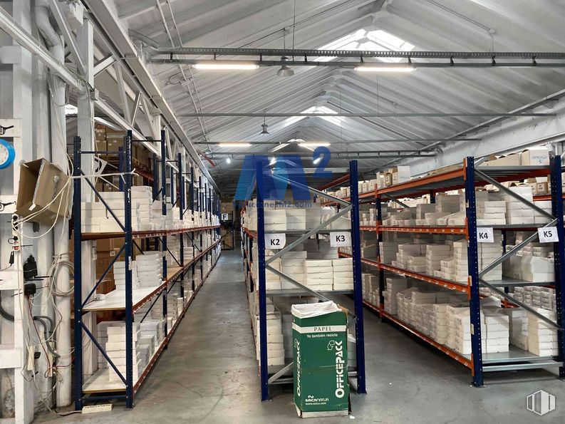 Industrial for sale at Polígono industrial San Fernando, San Fernando de Henares, Madrid, 28830 with furniture, shelving, ceiling, floor, flooring, shelf, warehouse, inventory, metal and factory around