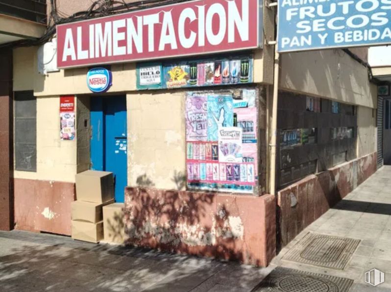 Local en venta en Calle Alonso Mendoza, Getafe, Madrid, 28904 con puerta, pared, venta al por menor, fachada, gas, zona urbana, ciudad, publicidad, calle y fuente alrededor