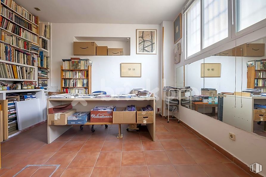 Retail for sale at Calle Juan Francisco Pascual, 2, Hortaleza, Madrid, 28033 with bookcase, desk, shelf, table, shelving, picture frame, wood, interior design, publication and architecture around