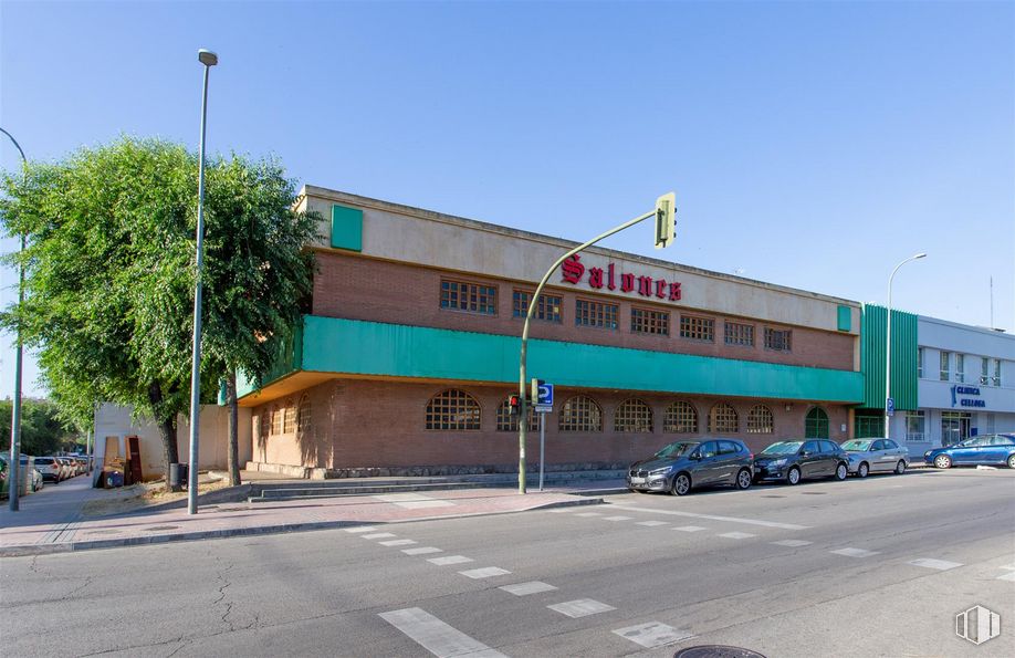 Local en alquiler en Calle Solana, Torrejón de Ardoz, Madrid, 28850 con coche, edificio, luz de la calle, cielo, rueda, neumático, vehículo, árbol, fachada y edificio comercial alrededor