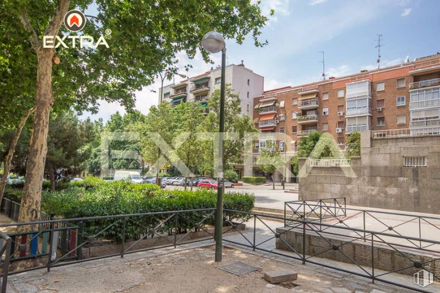 Retail for sale & for rent at Plaza San Amaro, Tetuán, Madrid, 28020 with building, plant, property, sky, cloud, tree, road surface, architecture, urban design and neighbourhood around