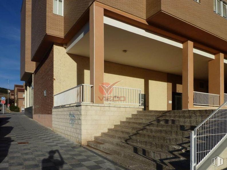 Retail for sale & for rent at Zona Parque Sol, Cuenca, 16004 with property, building, shade, wood, architecture, urban design, stairs, residential area, material property and facade around