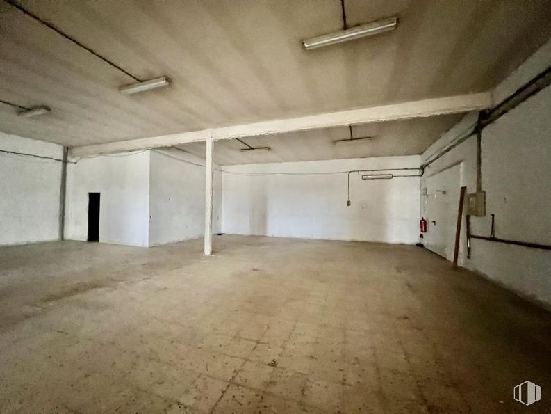 Industrial for rent at Camino Cementerio, Ávila, 05004 with lighting, flooring, floor, hall, wood, fixture, composite material, concrete, ceiling and tints and shades around