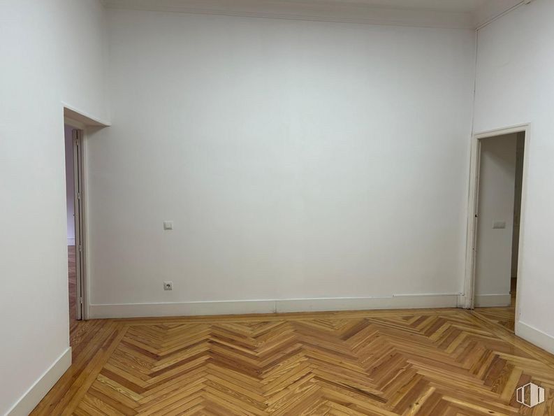 Oficina en alquiler en Recoletos, Salamanca, Madrid, 28001 con puerta, edificio, accesorio, madera, pintura, suelos, tinte para madera, suelo, propiedad material y casa alrededor