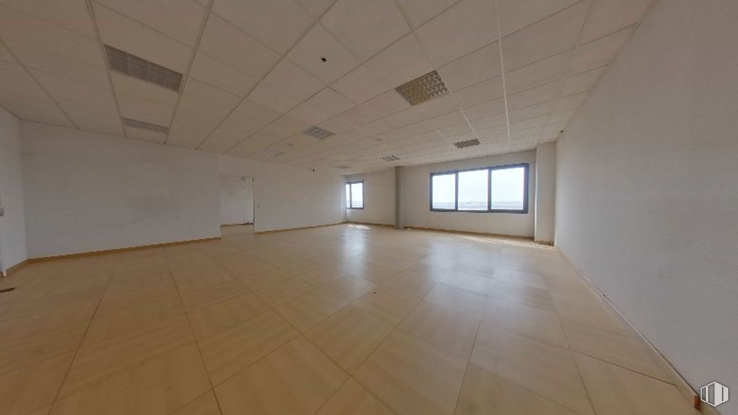 Oficina en venta en Centro Empresarial Sureste, Calle Gamonal, 18, Villa de Vallecas, Madrid, 28031 con ventana, pasillo, accesorio, madera, piso, edificio, suelo, casa, techo y madera alrededor