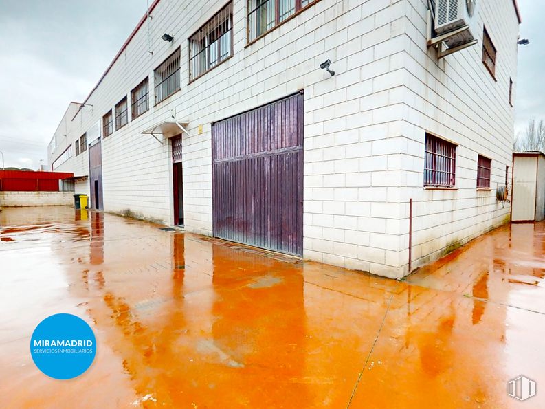 Nave en venta en Polígono Industrial Paracuellos del Jarama, Paracuellos de Jarama, Madrid, 28860 con ventana, naranja, reflexión, pintura y iluminación natural alrededor