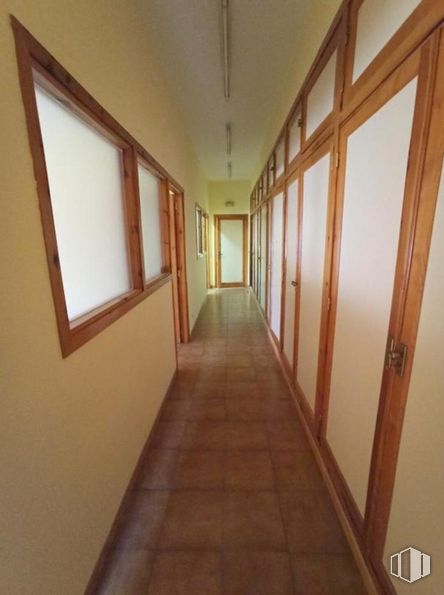 Office for rent at Carretera Capuchinos, Toledo, 45001 with window, fixture, wood, hall, interior design, floor, flooring, wall, hardwood and wood stain around