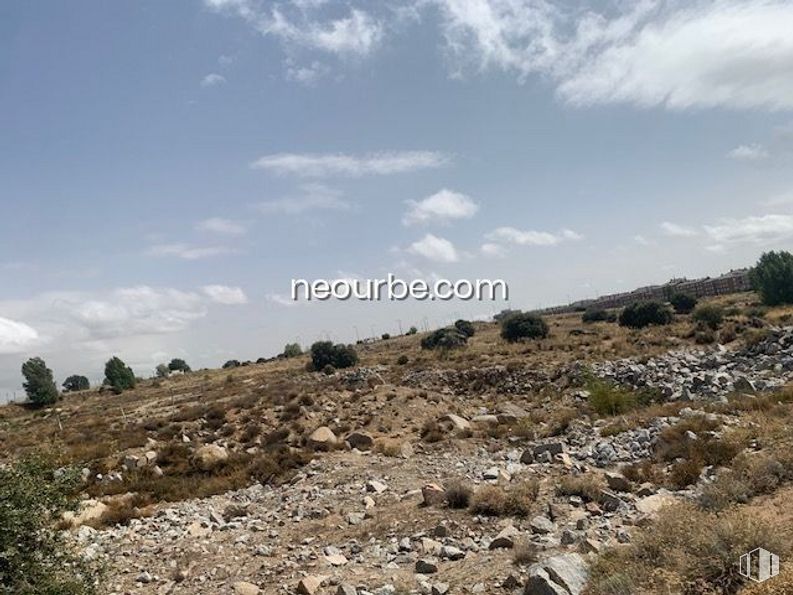 Land for sale at Calle Albacete, Ávila, 05004 with cloud, sky, plant community, plant, natural landscape, slope, highland, bedrock, grass and landscape around