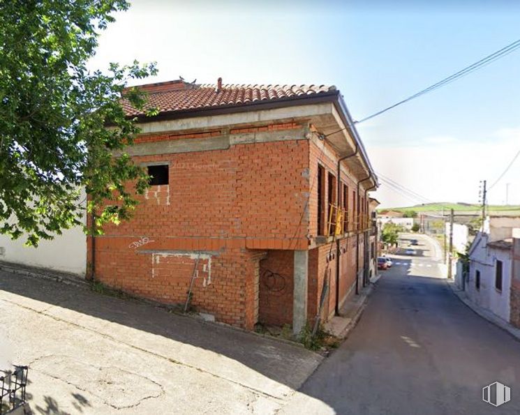 Land for sale at Zona centro, Esquivias, Toledo, 45221 with house, sky, building, property, window, plant, road surface, architecture, tree and wood around