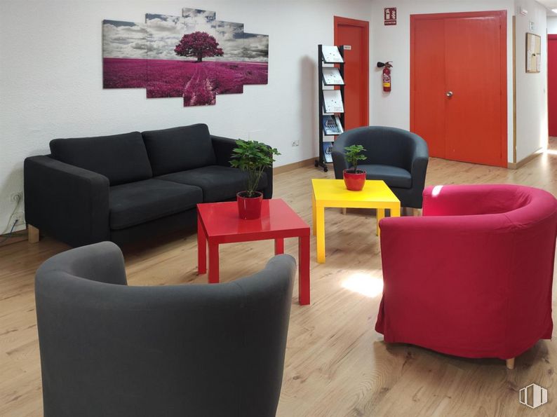 Oficina en alquiler en Avenida de Madrid, 48, Alcalá de Henares, Madrid, 28802 con sofá, silla, mesa, mueble, confort, interiorismo, alumbrado, sala de estar, madera y sofá estudio alrededor