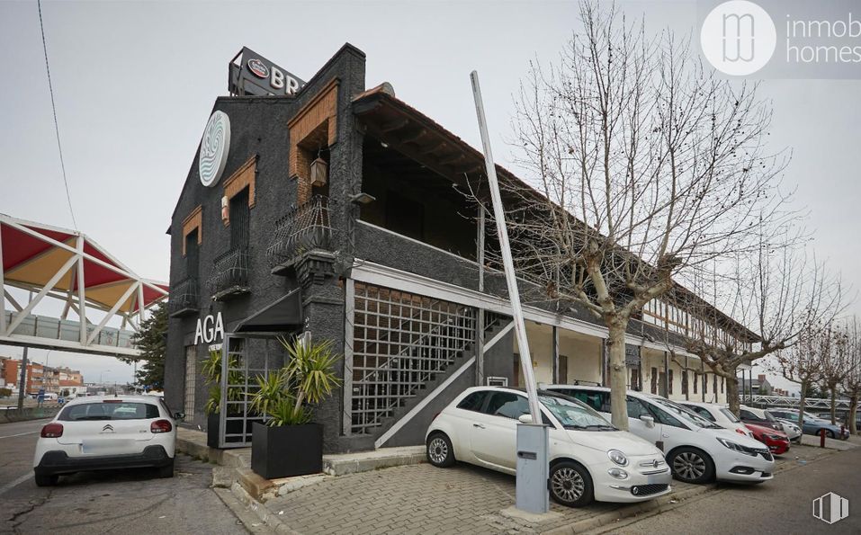 Retail for rent at Zona La Marazuela, Las Rozas de Madrid, Madrid, 28230 with car, automotive lighting, automotive parking light, family car, luxury vehicle, parking, mid-size car, personal luxury car, full-size car and subcompact car around