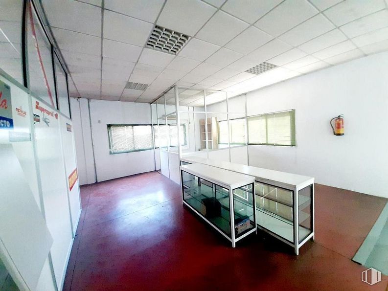 Oficina en alquiler en  Polígono Industrial El Palomo. , Fuenlabrada, Madrid, 28946 con ebanistería, ventana, accesorio, pasillo, línea, suelo, techo, edificio, rectángulo y casa alrededor