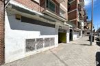 Retail for sale at Calle López Grass, Puente de Vallecas, Madrid, 28038 with window, building, road surface, urban design, wood, sidewalk, wall, asphalt, residential area and brick around