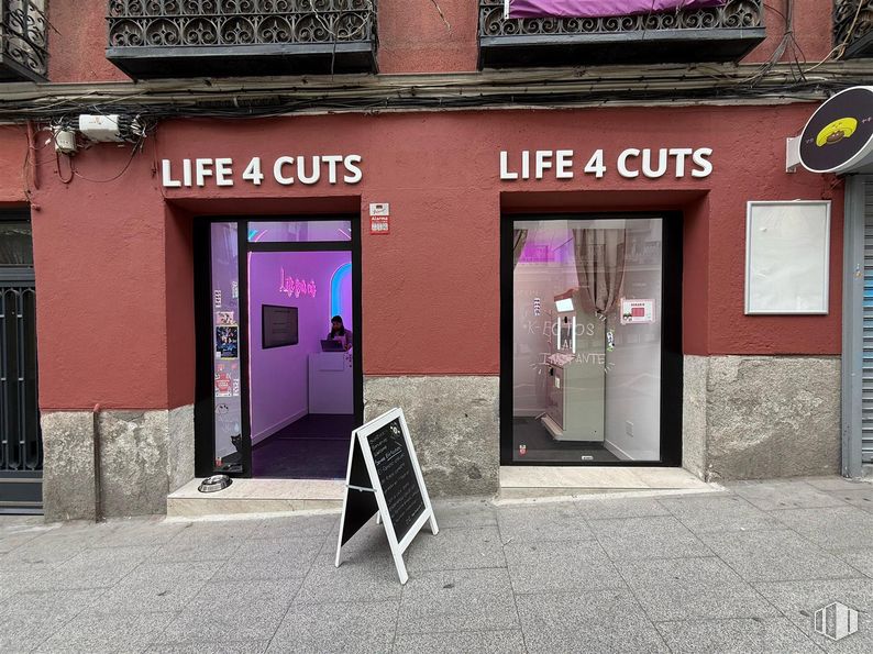 Retail for sale at Calle Augusto Figueroa, 22, Centro, Madrid, 28004 with door, advertising and sign around