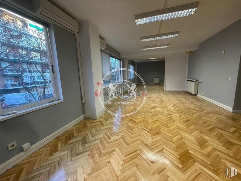 Oficina en alquiler en Calle Añastro, Ciudad Lineal, Madrid, 28033 con ventana, lámpara, alumbrado y apartamento alrededor