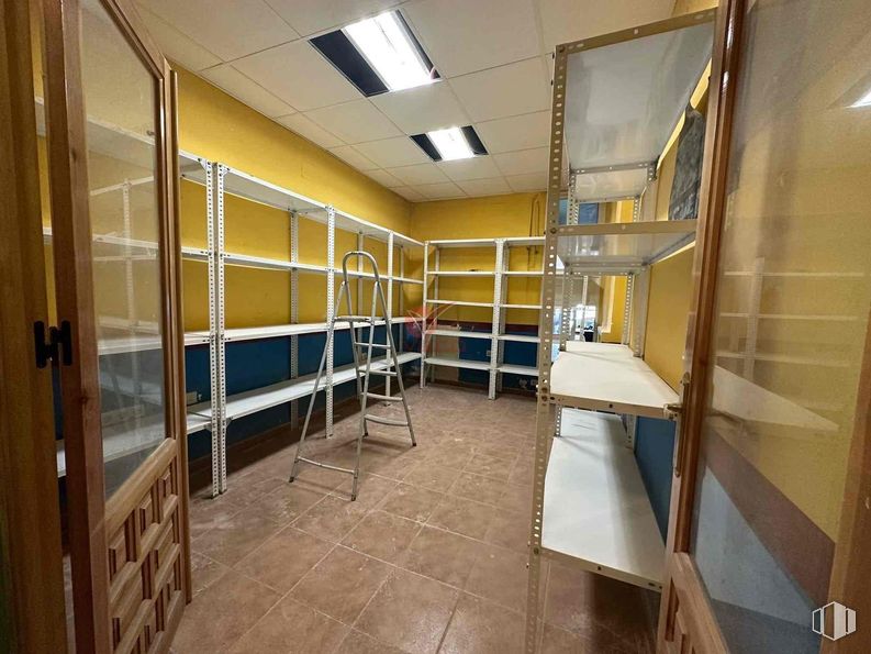 Retail for sale at Calle Fermín Caballero, Cuenca, 16004 with light fixture, shelf, shelving, flooring, floor, interior design, furniture, ceiling, plywood and wood stain around