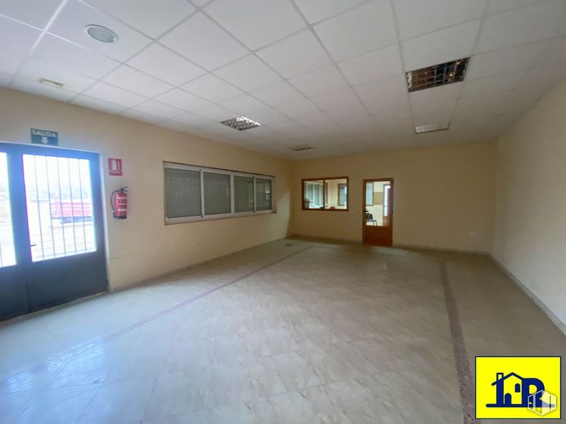 Industrial for sale at Polígono Sepes, Cuenca, 16004 with window, property, building, fixture, hall, floor, flooring, wood, ceiling and room around