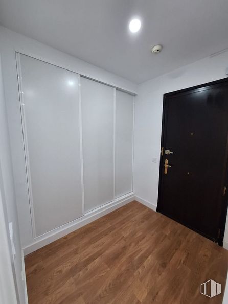 Oficina en alquiler en Calle Princesa, 3, Moncloa - Aravaca, Madrid, 28008 con puerta, armario, edificio, accesorio, madera, suelo, casa, suelos, tinte para madera y madera dura alrededor