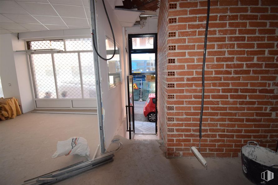 Local en alquiler en Calle Concha Espina, Las Rozas de Madrid, Madrid, 28230 con alumbrado, edificio, madera, ventana, accesorio, albañilería, suelos, suelo, ladrillo y exterior del automóvil alrededor